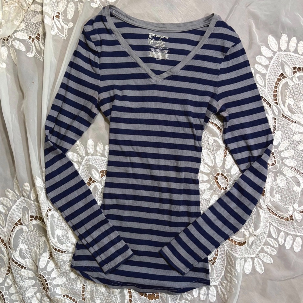 Y2K Bella Swan No Boundaries Navy Gray Striped V-Neck Long Sleeve Ribbed Tee